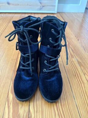 Abound Blue Velvet like size 8.5